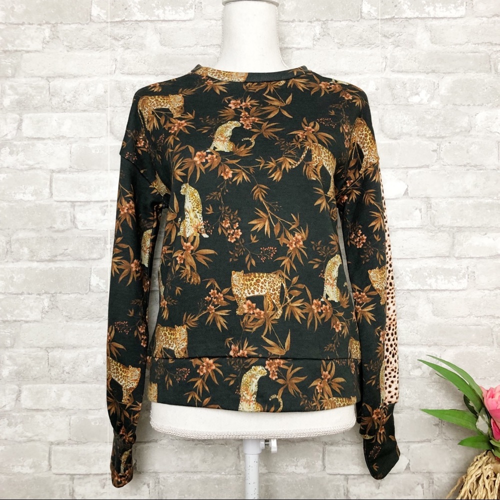 NWOT GENERATION LOVE Leopard Floral Animal Graphic Novelty Print Sweater Small - Picture 2 of 12